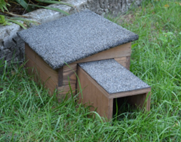 Budka domek dla jeży z tunelem